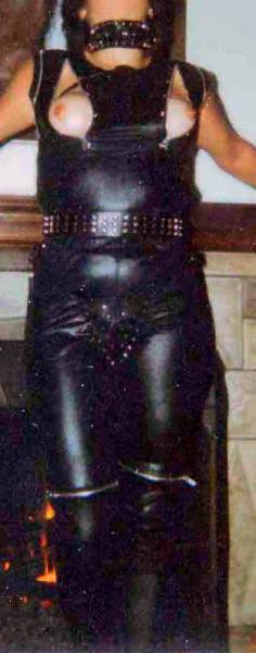 Commanding master controls his submissive - Unique Bondage - Pic 10