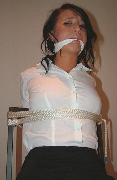 Blindfolded amateur on a leash lets him use - Unique Bondage - Pic 5