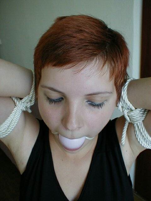 Masked and collared amateur is into kinky - Unique Bondage - Pic 3
