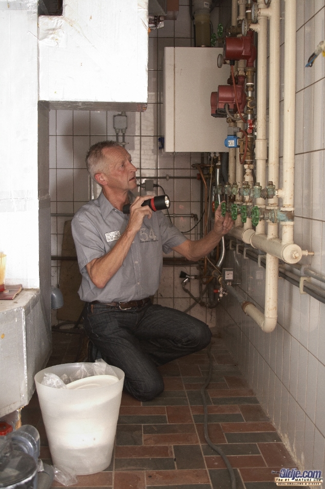 Old young sex - When the heating of Dana's  - XXX Dessert - Picture 1