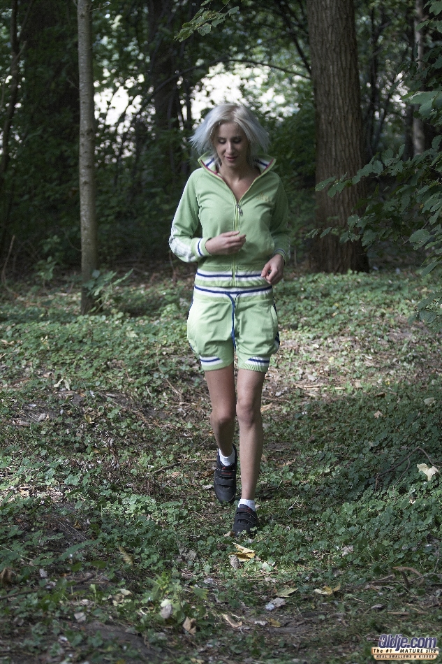 Old young sex - When Vera went jogging in t - XXX Dessert - Picture 1