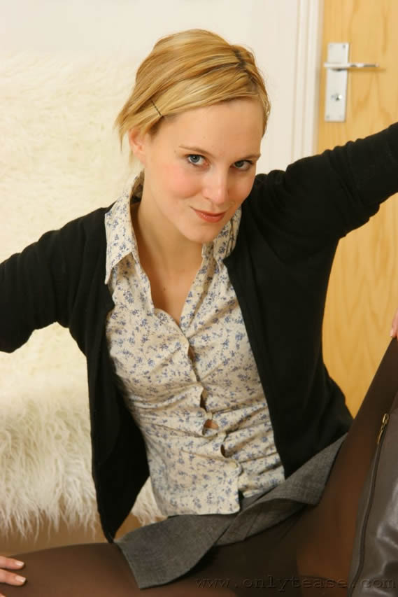 Gorgeous leggy Joceline in opaque pantyhose - XXX Dessert - Picture 8