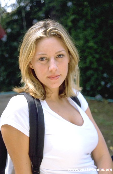 Cute young student with a natural beautiful - XXX Dessert - Picture 1