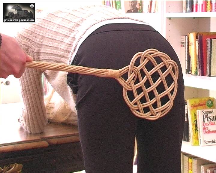 Big boss is spanking his sexy secretary's a - XXX Dessert - Picture 5