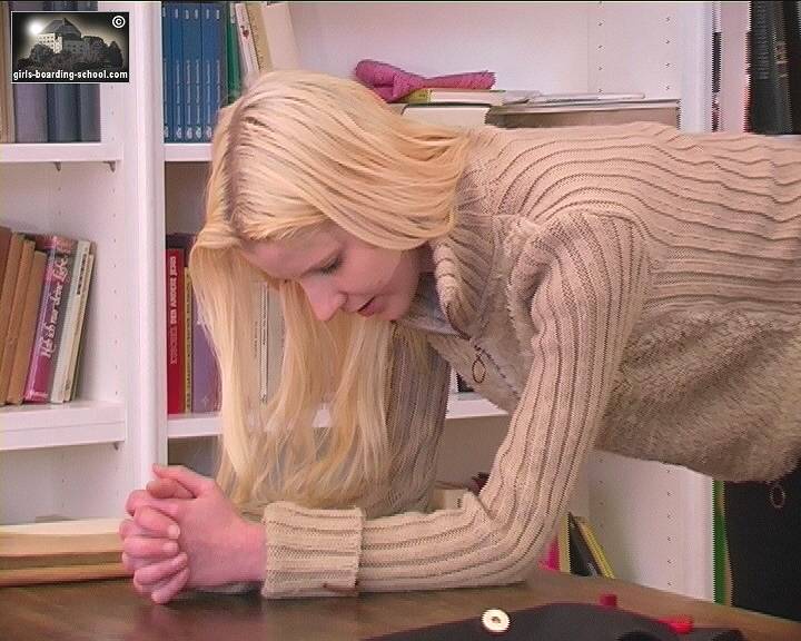Big boss is spanking his sexy secretary's a - XXX Dessert - Picture 6