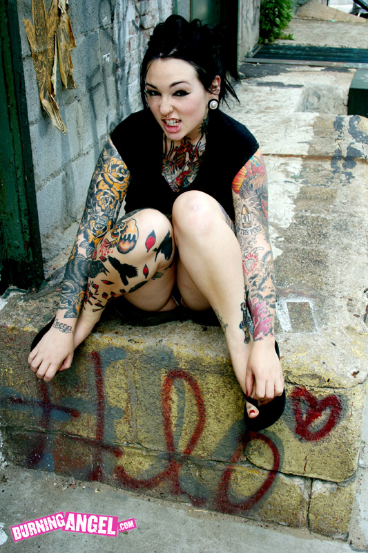 Adahlia strips outdoors - XXX Dessert - Picture 1