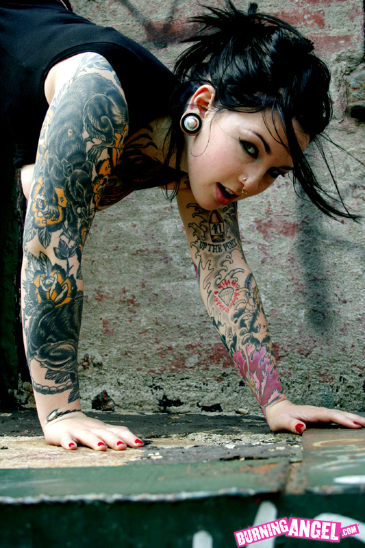 Adahlia strips outdoors - XXX Dessert - Picture 4