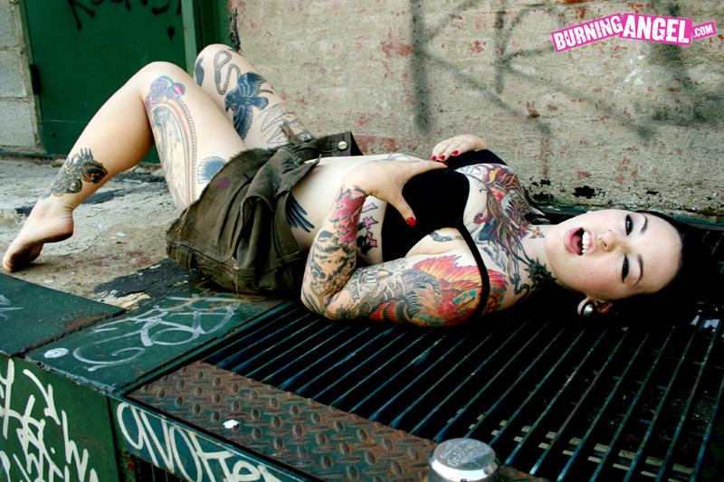 Adahlia strips outdoors - XXX Dessert - Picture 6