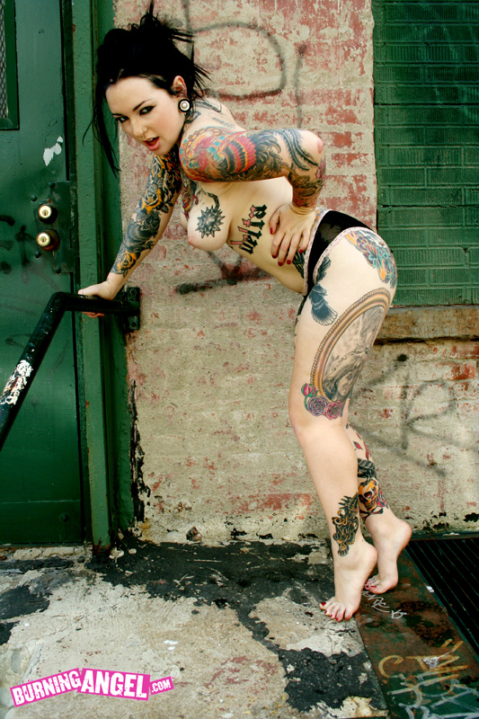 Adahlia strips outdoors - XXX Dessert - Picture 9