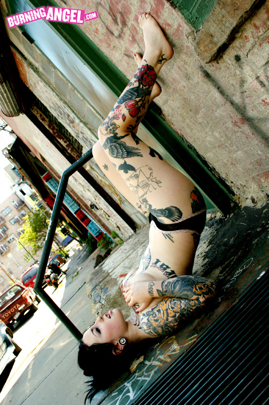 Adahlia strips outdoors - XXX Dessert - Picture 10