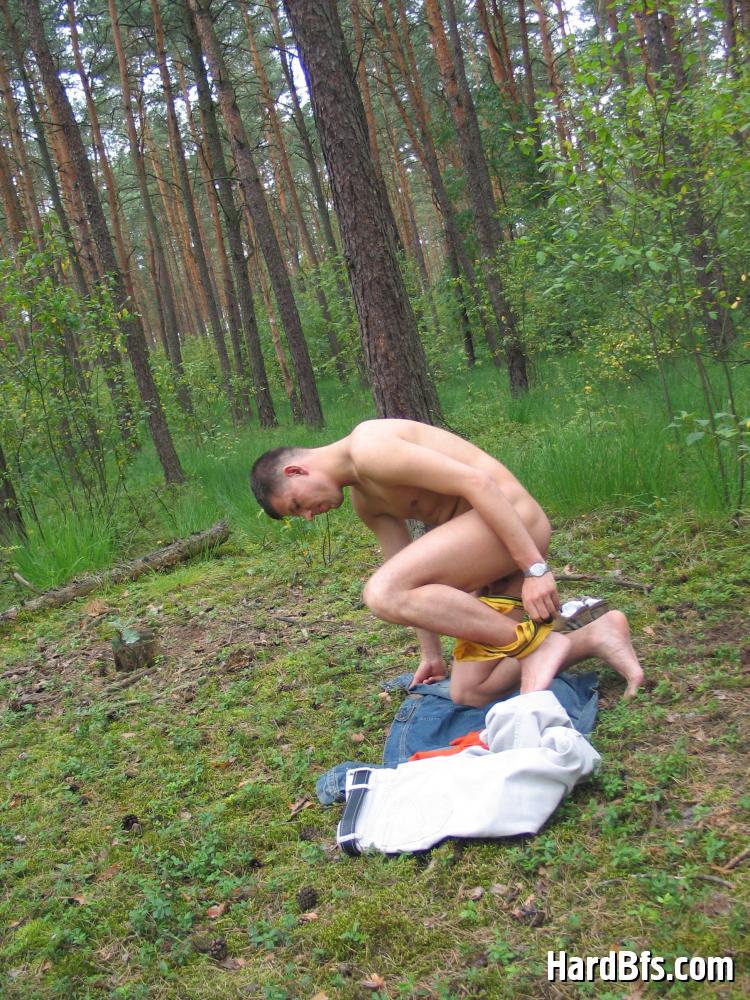 Sexy shaped gay dude stripteasing and masturbating in the woods. Tags: Gay cum, outdoor, men porn. - XXXonXXX - Pic 6