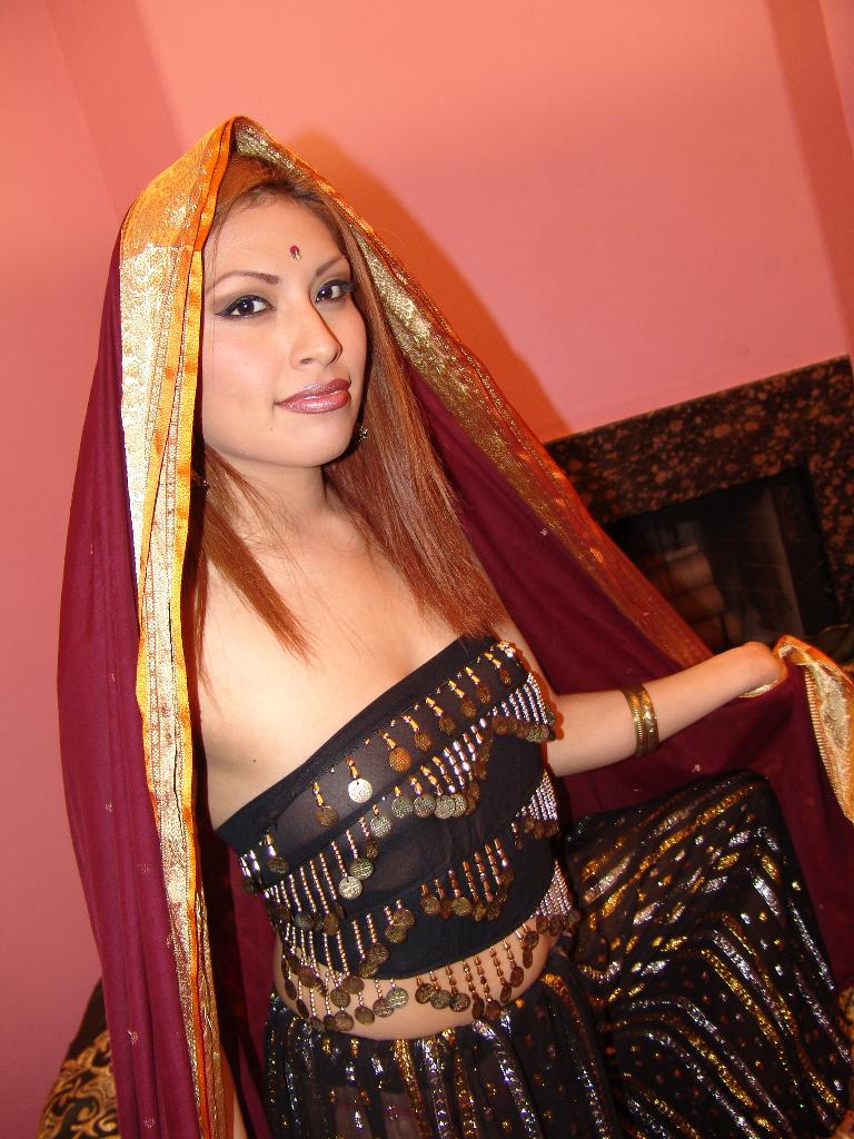 Gorgeous Indian model Ranie does a striptea - XXX Dessert - Picture 1