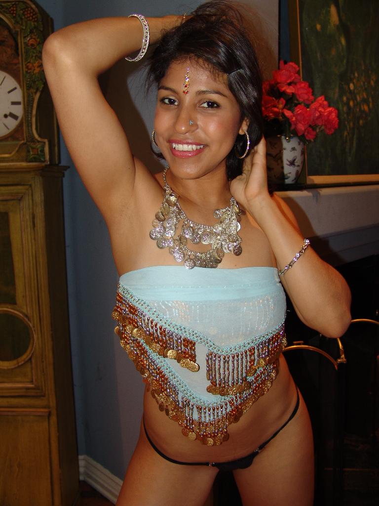Cute Indian Mehla gobbles up a huge dick be - XXX Dessert - Picture 2