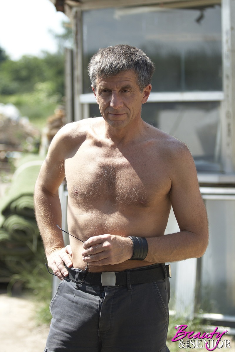 Young old xxx. Dirty old guy spying on a ho - XXX Dessert - Picture 5