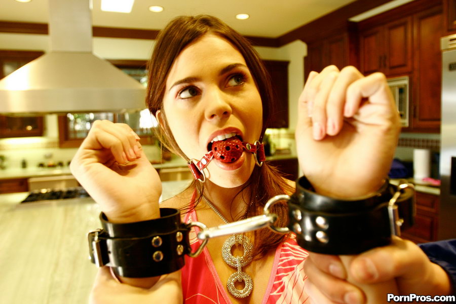 Handcuffed nude teen brunette gest her puss - XXX Dessert - Picture 4