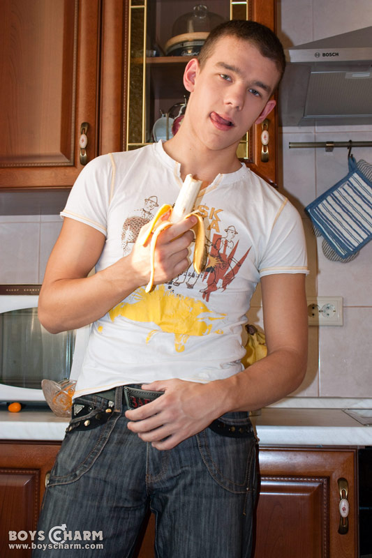 Made a muddle of banana with porn dildo or his Gay Porn friend’s clam ram - XXXonXXX - Pic 2