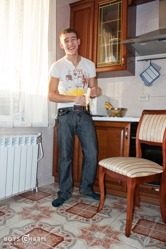 Made a muddle of banana with porn dildo or his Gay Porn friend’s clam ram - XXXonXXX - Pic 3