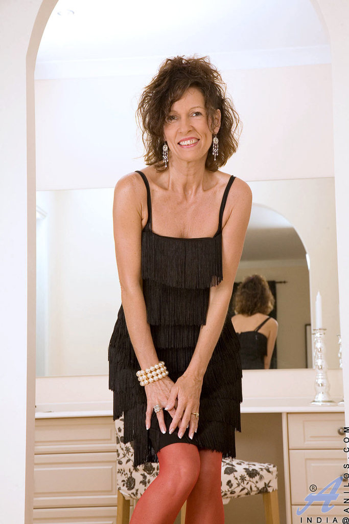 Moms tiny tits snatch - XXX Dessert - Picture 1