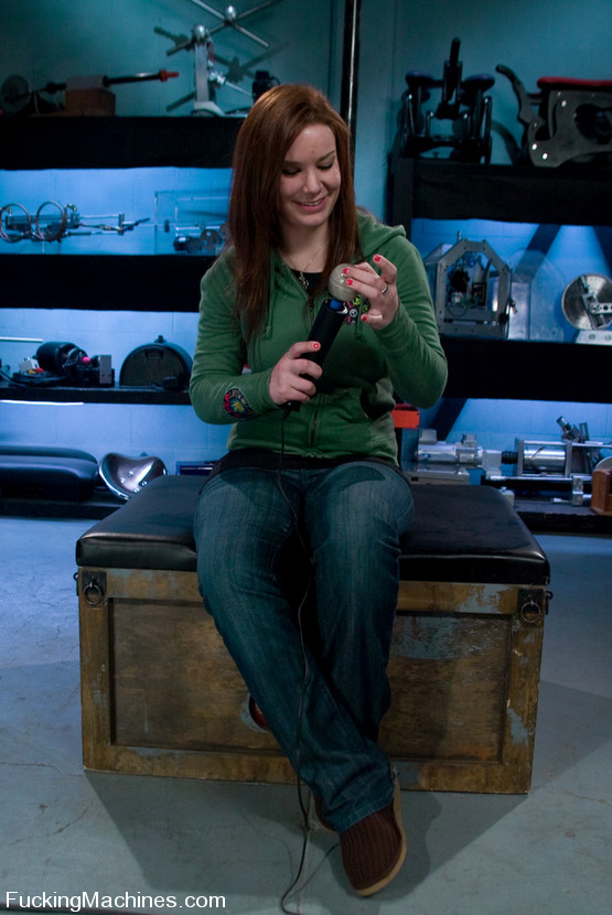 Mechanical sex machine. Amatuer New Girl ma - XXX Dessert - Picture 2