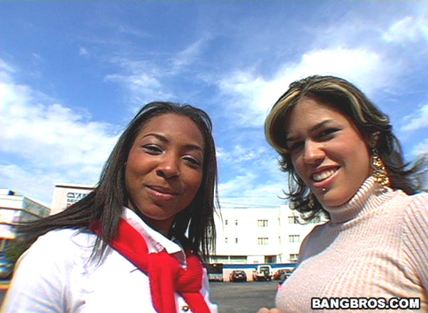 Xxx anal. Watch these bank tellers take it  - XXX Dessert - Picture 1