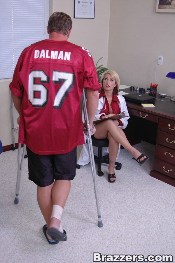 American big boobs doctor handjob - XXX Dessert - Picture 3
