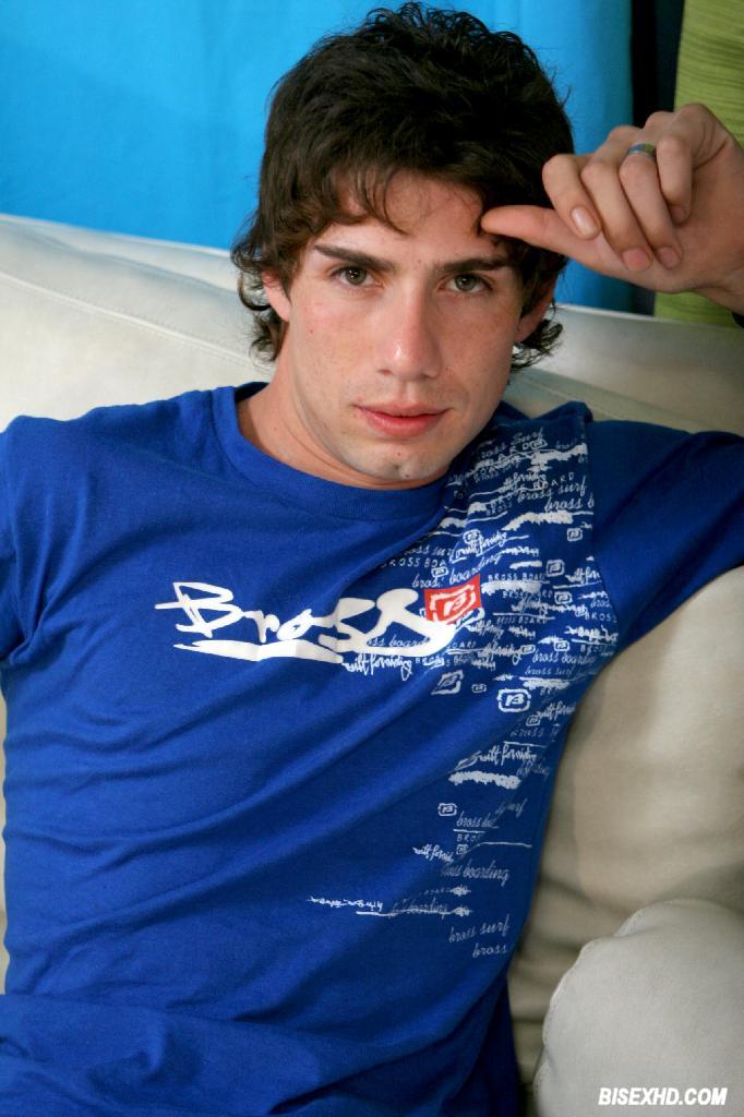 Bisexual orgy. Pretty chick giving two bi s - XXX Dessert - Picture 1