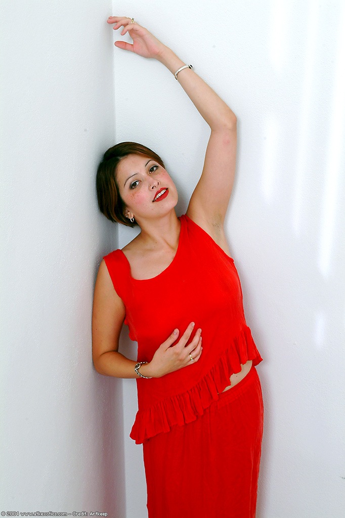 Latina short hair amateur - XXX Dessert - Picture 1
