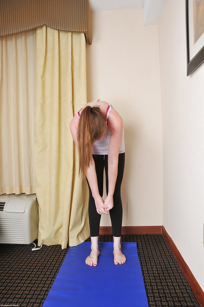 Beautiful naked yoga - XXX Dessert - Picture 4