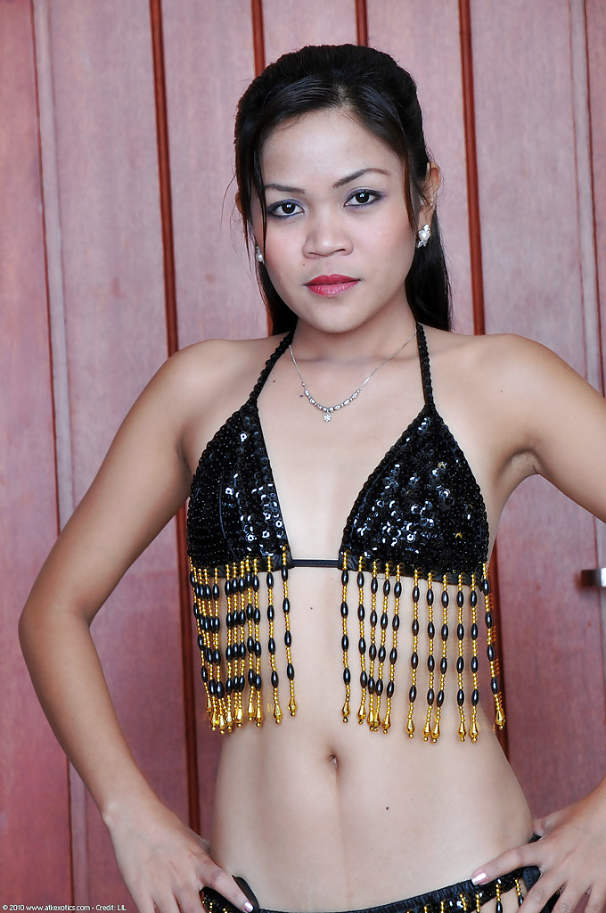 Round ass hairy latina pussy - XXX Dessert - Picture 1