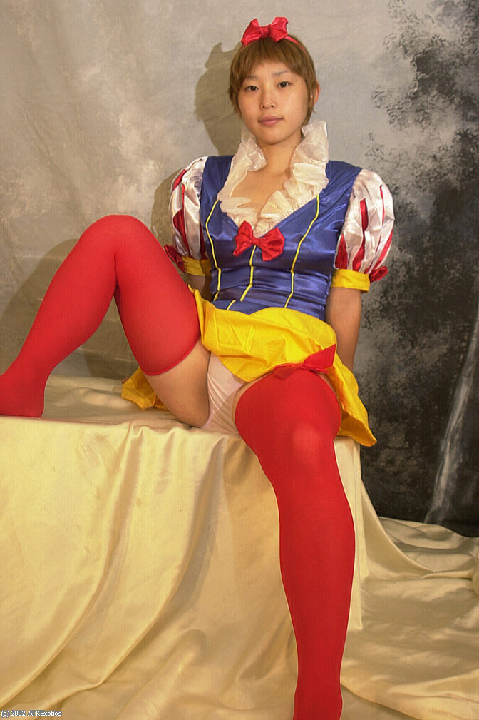 First cute brunette teen - XXX Dessert - Picture 2