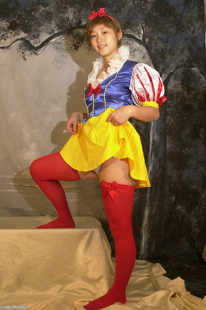 First cute brunette teen - XXX Dessert - Picture 4