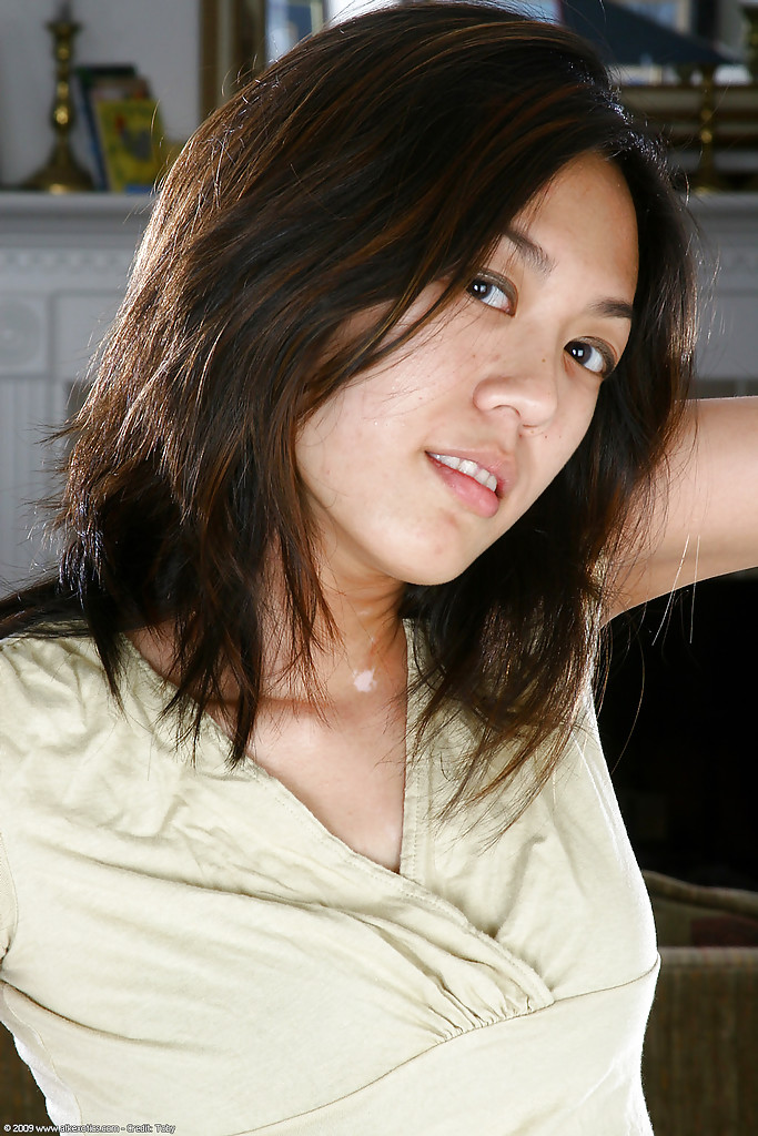 Skinny stripping brunette - XXX Dessert - Picture 1
