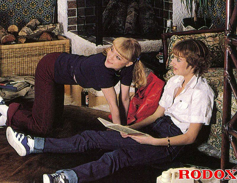 Hairy vagina. Three seventies lesbians toyi - XXX Dessert - Picture 1