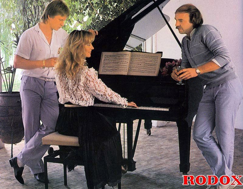 Retro porn. Hairy seventies lady pleases tw - XXX Dessert - Picture 4