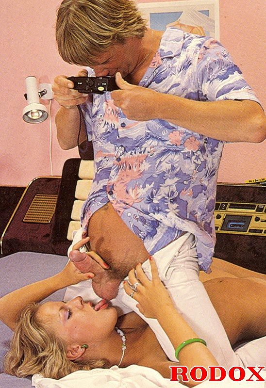 Retro xxx. Horny seventies lady shows her b - XXX Dessert - Picture 14