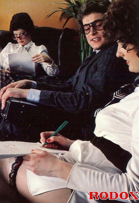 Vintage xxx. Two wet hairy ladies fucking t - XXX Dessert - Picture 4