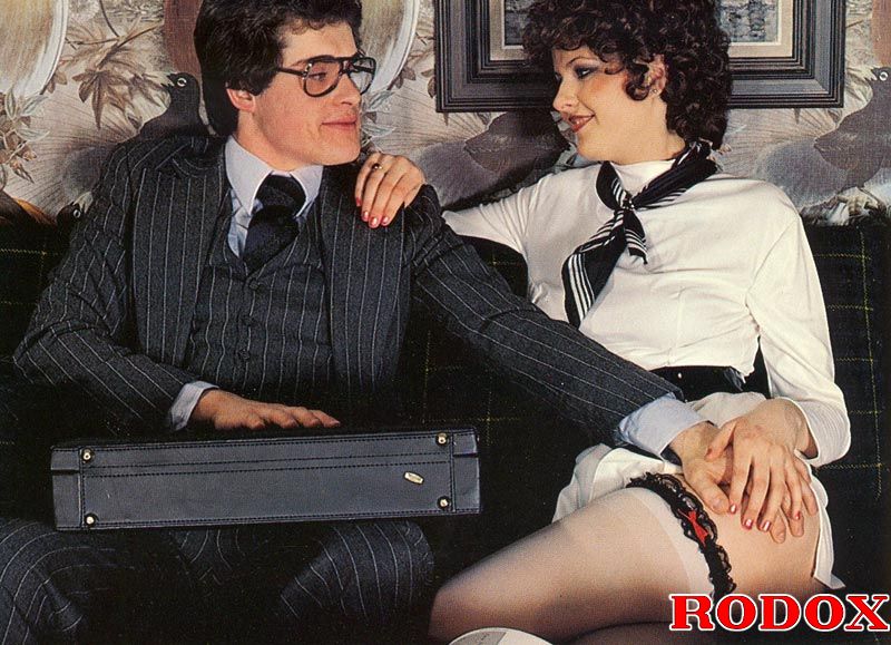 Vintage xxx. Two wet hairy ladies fucking t - XXX Dessert - Picture 5