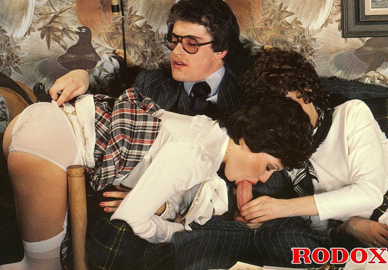 Vintage xxx. Two wet hairy ladies fucking t - XXX Dessert - Picture 8