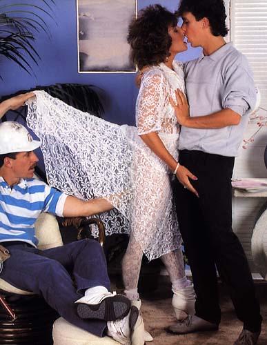 Retro xxx porn. Seventies lady enjoys two b - XXX Dessert - Picture 1