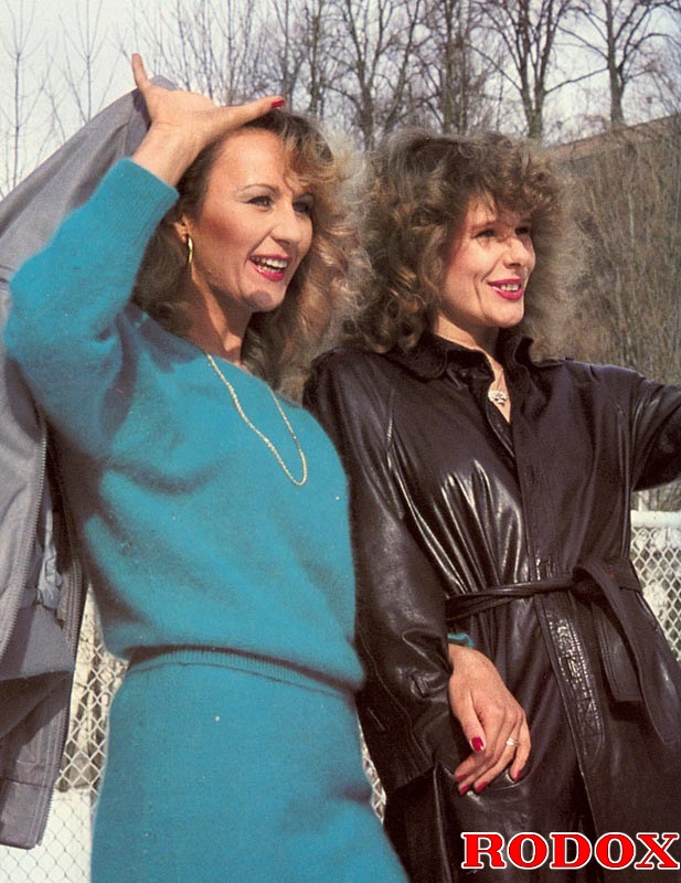 Xxx vintage. Two horny retro babes pleasing - XXX Dessert - Picture 1