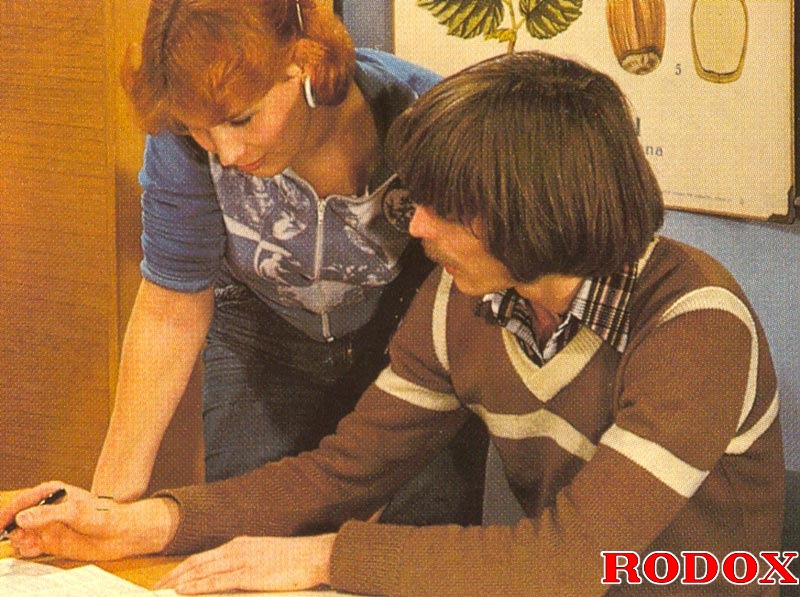 Hairy xxx. Two seventies girls pleasing the - XXX Dessert - Picture 2