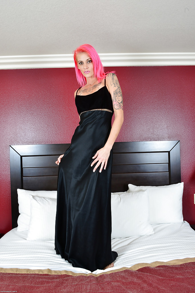 Skinny naughty mature - XXX Dessert - Picture 3