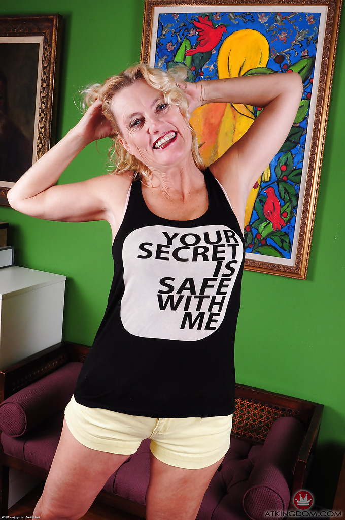 Saggy tits flexible milf - XXX Dessert - Picture 1