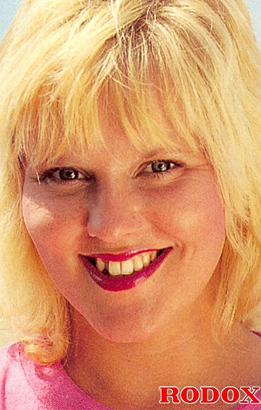 Hairy vagina. Horny eighties girl handles t - XXX Dessert - Picture 16