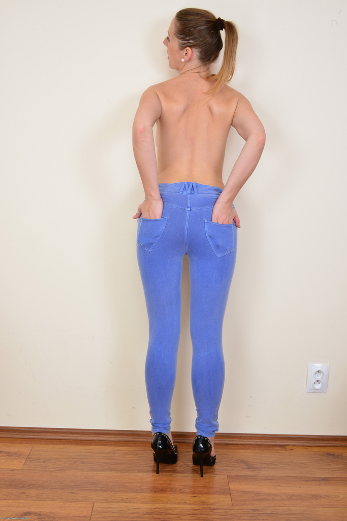 Mature asshole solo - XXX Dessert - Picture 3