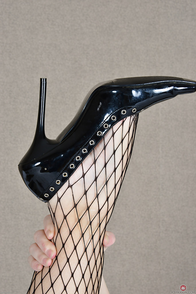 Naked mature fishnet - XXX Dessert - Picture 2