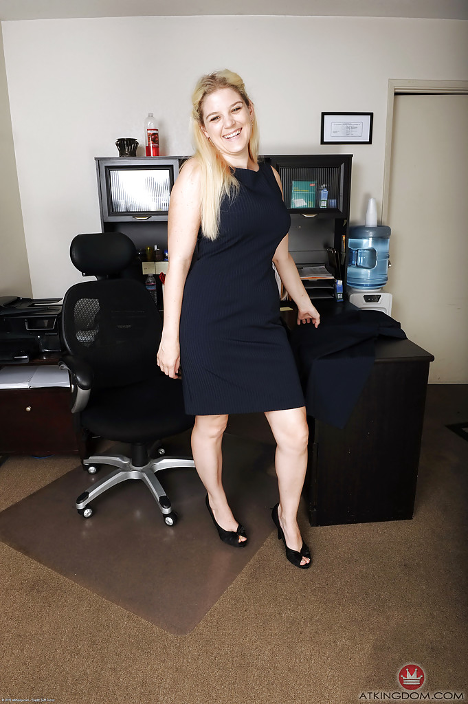 American chunky secretary - XXX Dessert - Picture 3