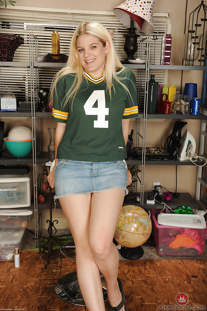 American hairy blonde pussy - XXX Dessert - Picture 1