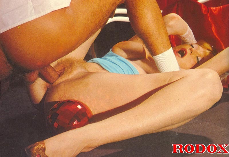 Hairy porn. Retro magician makes his cock d - XXX Dessert - Picture 12
