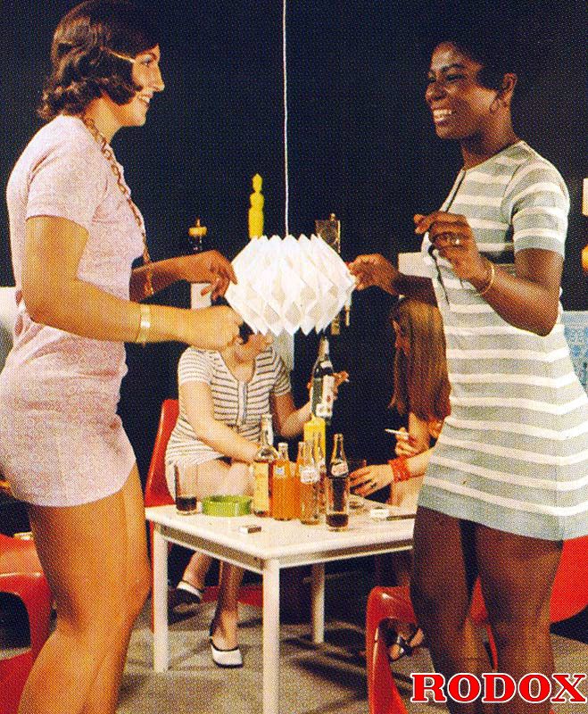 Retro porn. Four horny seventies lesbians t - XXX Dessert - Picture 3